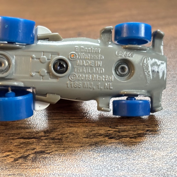 Nintendo HOT WHEELS 2018 Mario Bros Kart SHY GUY B-Dasher Diecast Toy Car Cart - Picture 6 of 7